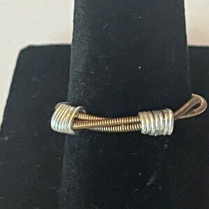 LIKE NEW > 🎸 Artisan Guitar String Ring
